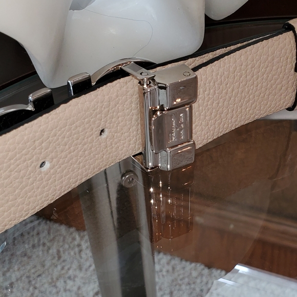 Salvatore Ferragamo QUILTED GANCINI BELT BAG - Picture 3 of 16